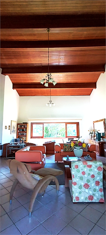 Casa térrea em condomínio- 4 suítes - Interior de SP