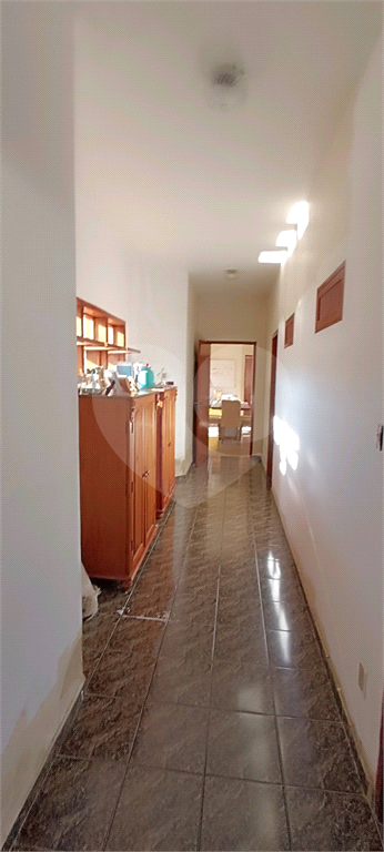 Casa térrea em condomínio- 4 suítes - Interior de SP