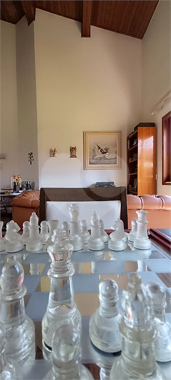 Casa térrea em condomínio- 4 suítes - Interior de SP