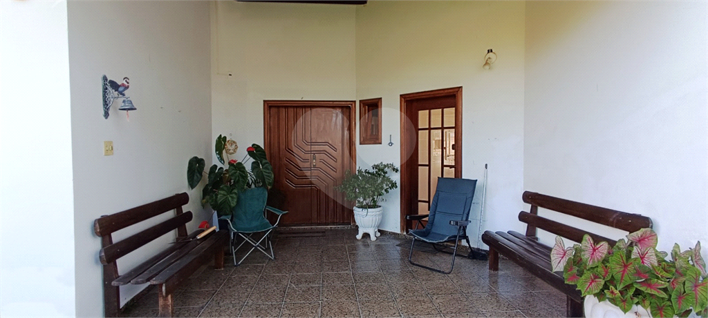 Casa térrea em condomínio- 4 suítes - Interior de SP