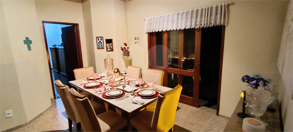 Casa térrea em condomínio- 4 suítes - Interior de SP