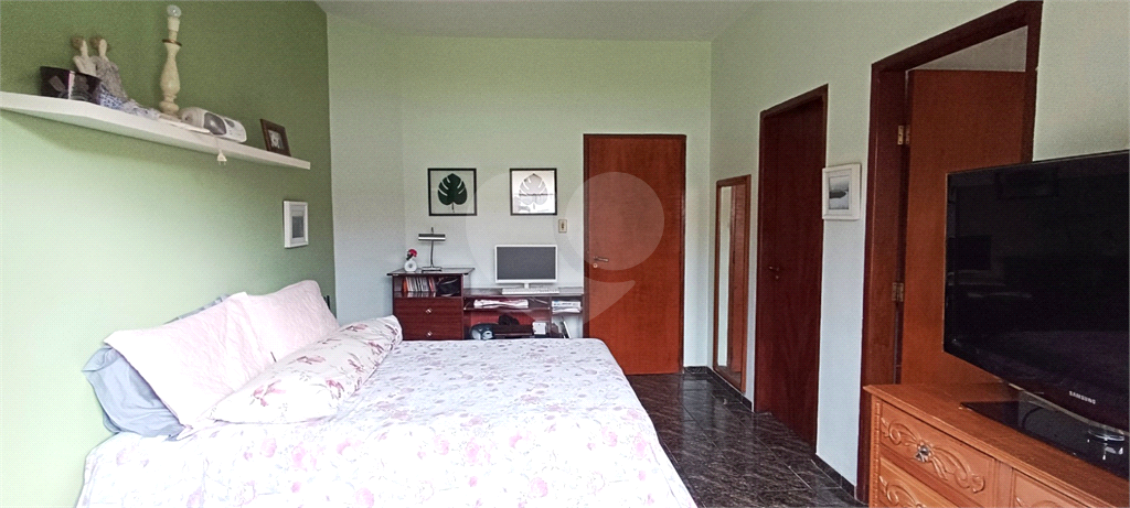 Casa térrea em condomínio- 4 suítes - Interior de SP