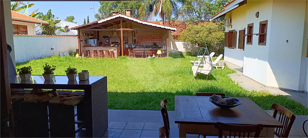 Casa térrea em condomínio- 4 suítes - Interior de SP