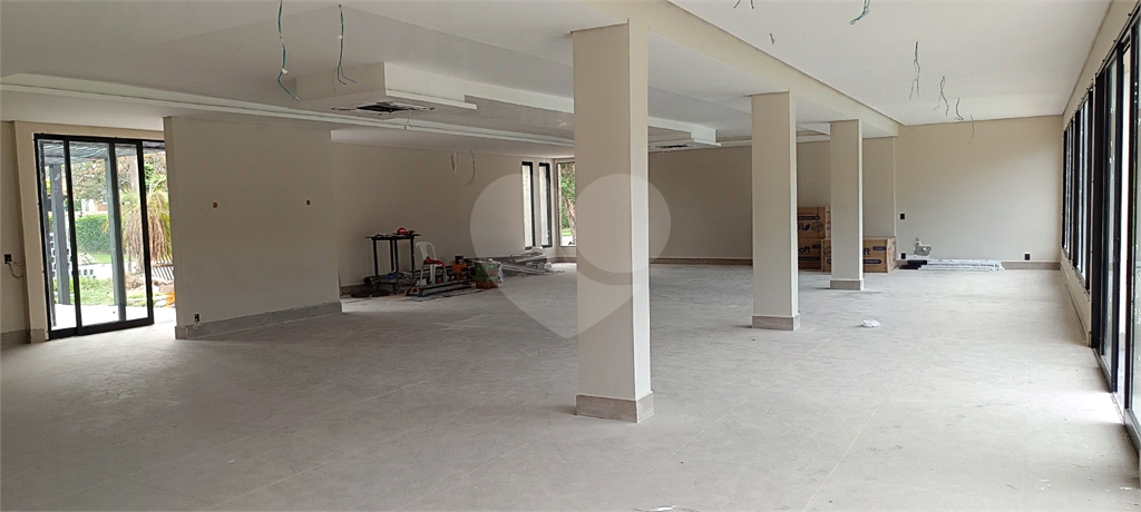 Casa térrea em condomínio- 4 suítes - Interior de SP