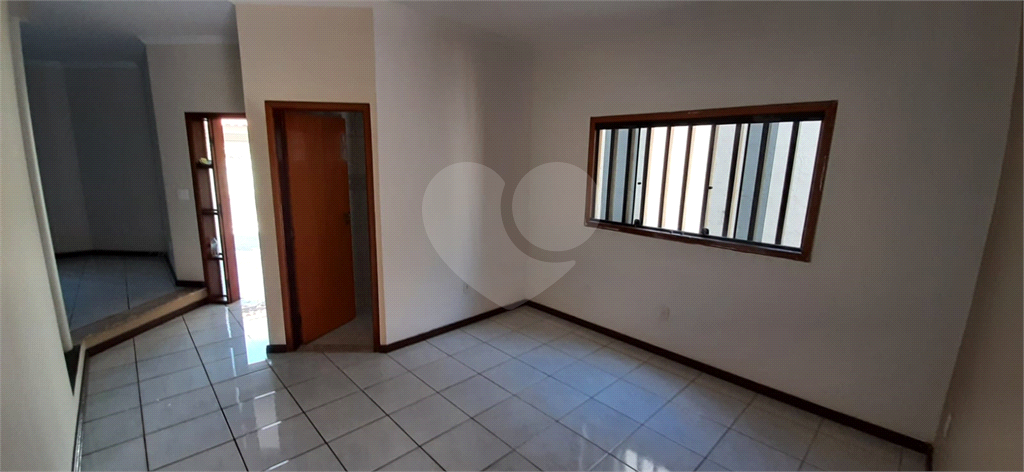 Sobrado à venda com 3 quartos, 180m² - Foto 1