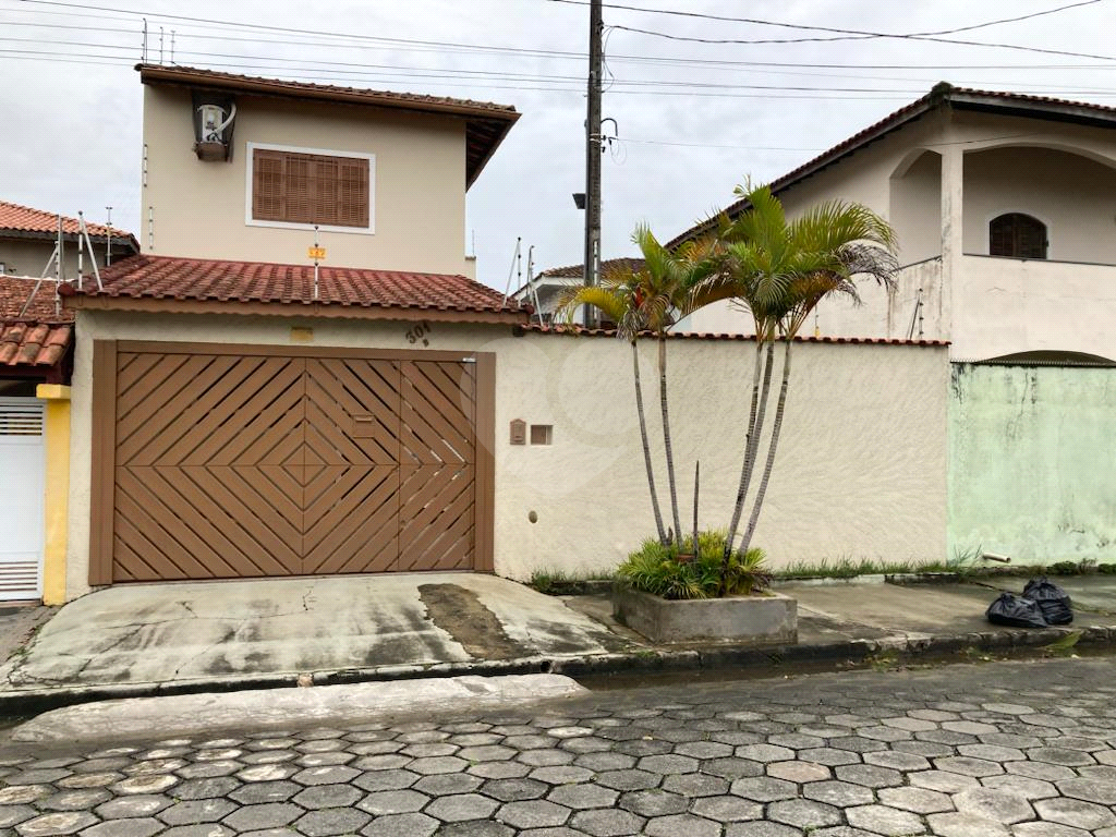 Excelente Sobrado em Itanhaem 