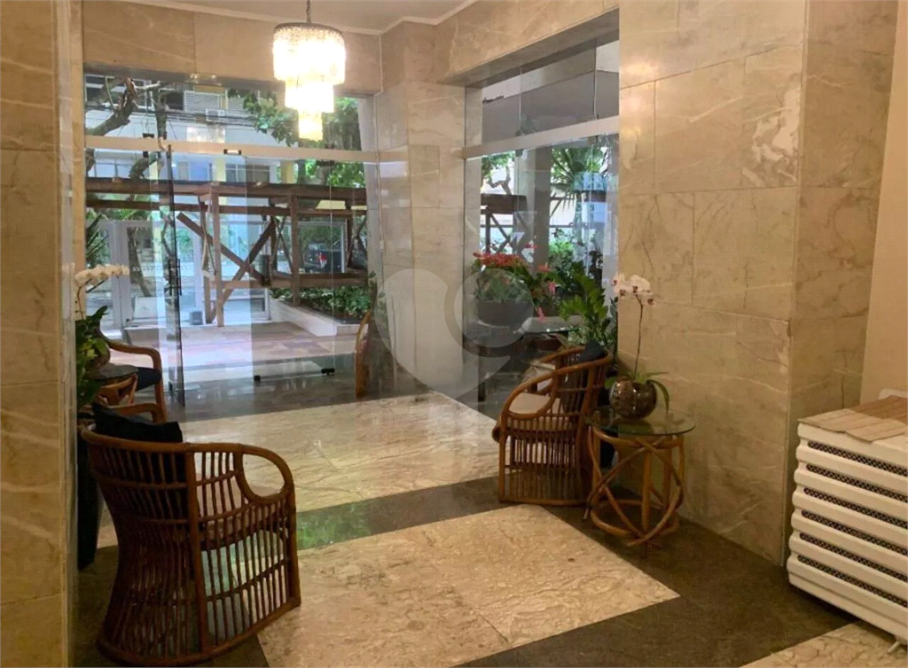 Apartamento à venda no Guarujá Pitangueiras com 3 dormitórios 1 vaga com 171m2.