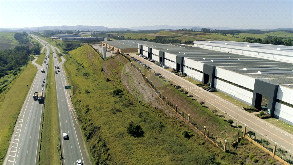 Depósito-Galpão-Armazém para alugar, 2865m² - Foto 1