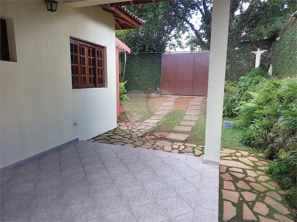 Casa à venda 250m² 3 suites na Serra da Cantareira.
