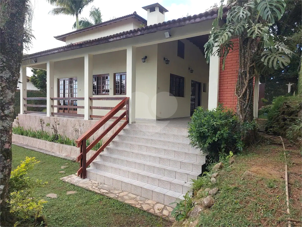 Casa à venda 250m² 3 suites na Serra da Cantareira.