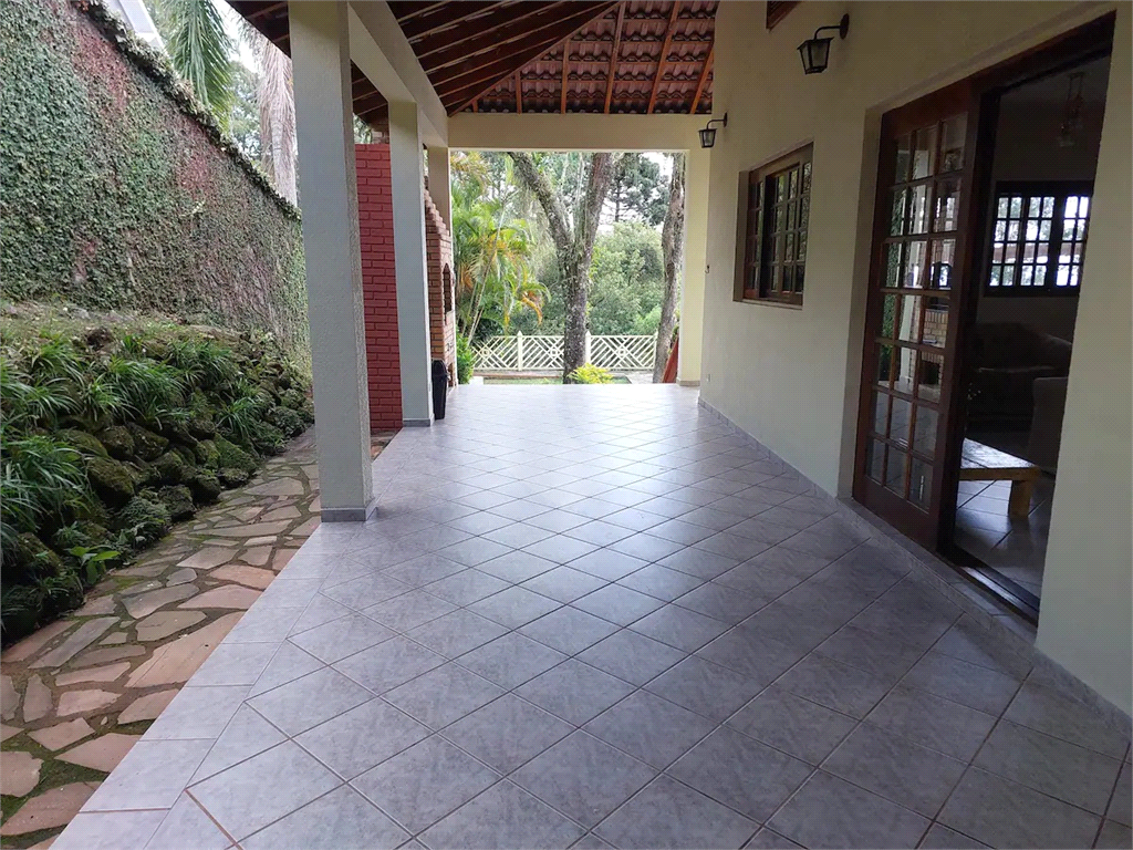 Casa à venda 250m² 3 suites na Serra da Cantareira.