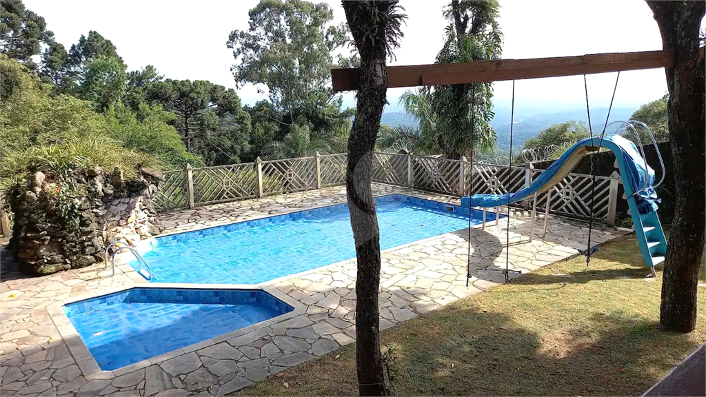 Casa à venda 250m² 3 suites na Serra da Cantareira.