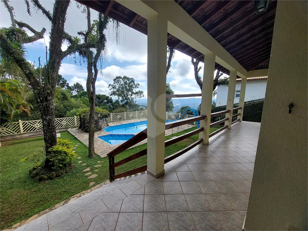 Casa à venda 250m² 3 suites na Serra da Cantareira.