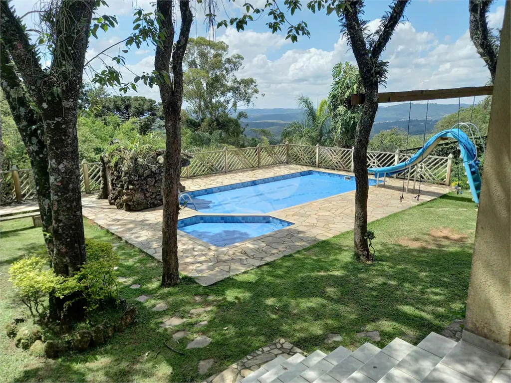 Casa à venda 250m² 3 suites na Serra da Cantareira.