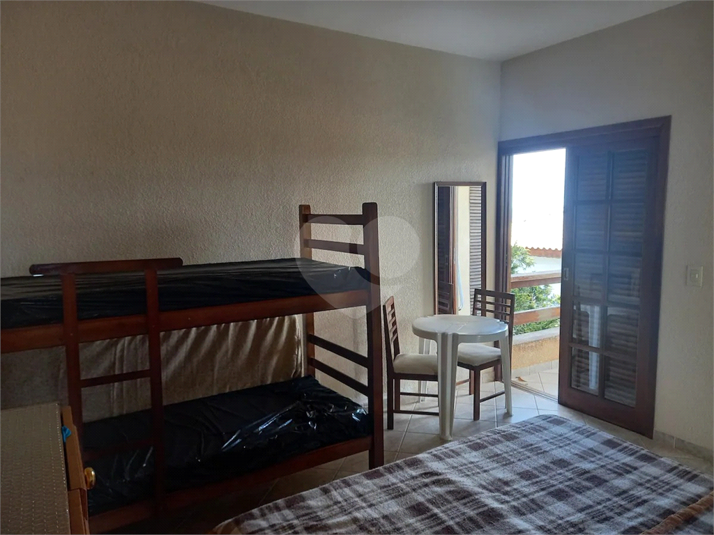 Casa à venda 250m² 3 suites na Serra da Cantareira.