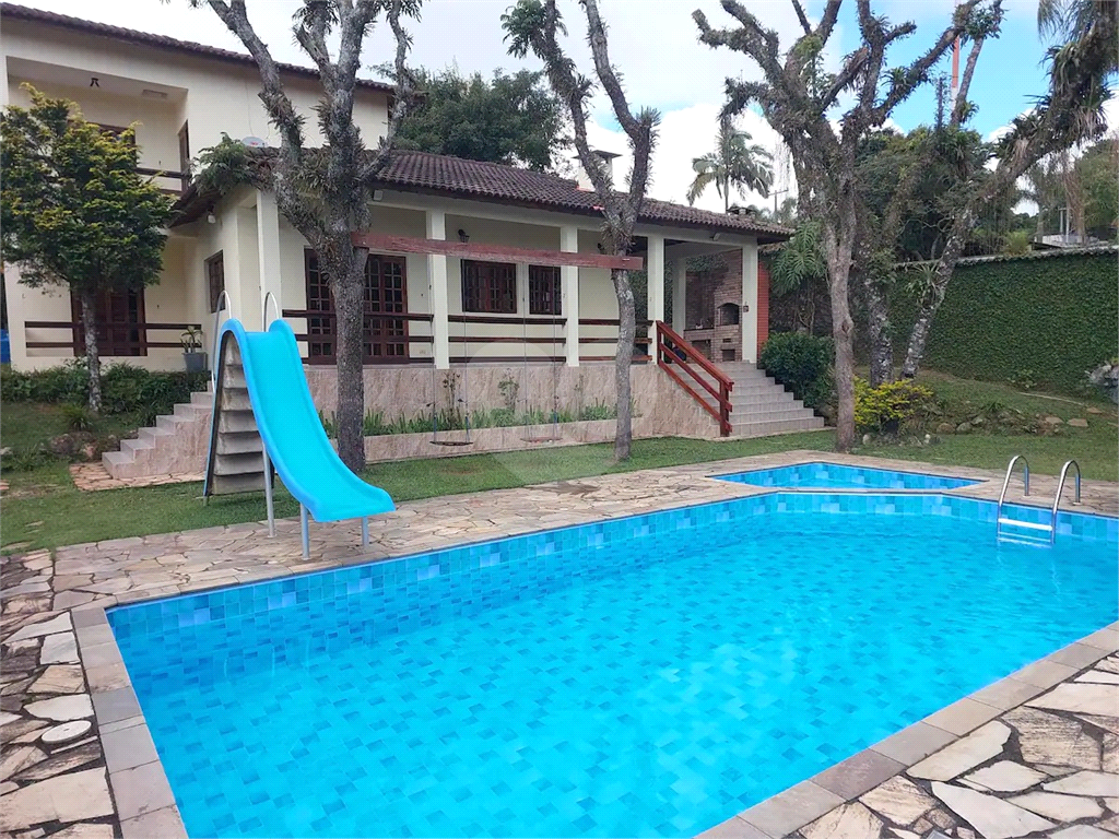Casa à venda 250m² 3 suites na Serra da Cantareira.