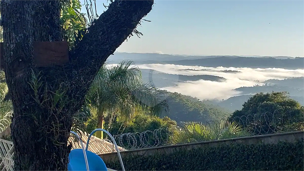 Casa à venda 250m² 3 suites na Serra da Cantareira.
