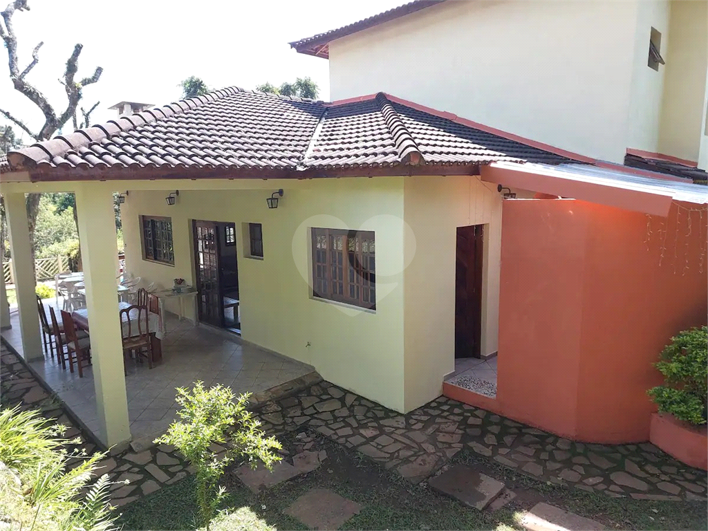 Casa à venda 250m² 3 suites na Serra da Cantareira.
