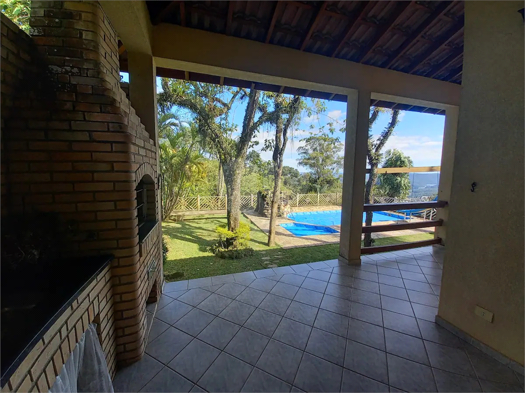 Casa à venda 250m² 3 suites na Serra da Cantareira.