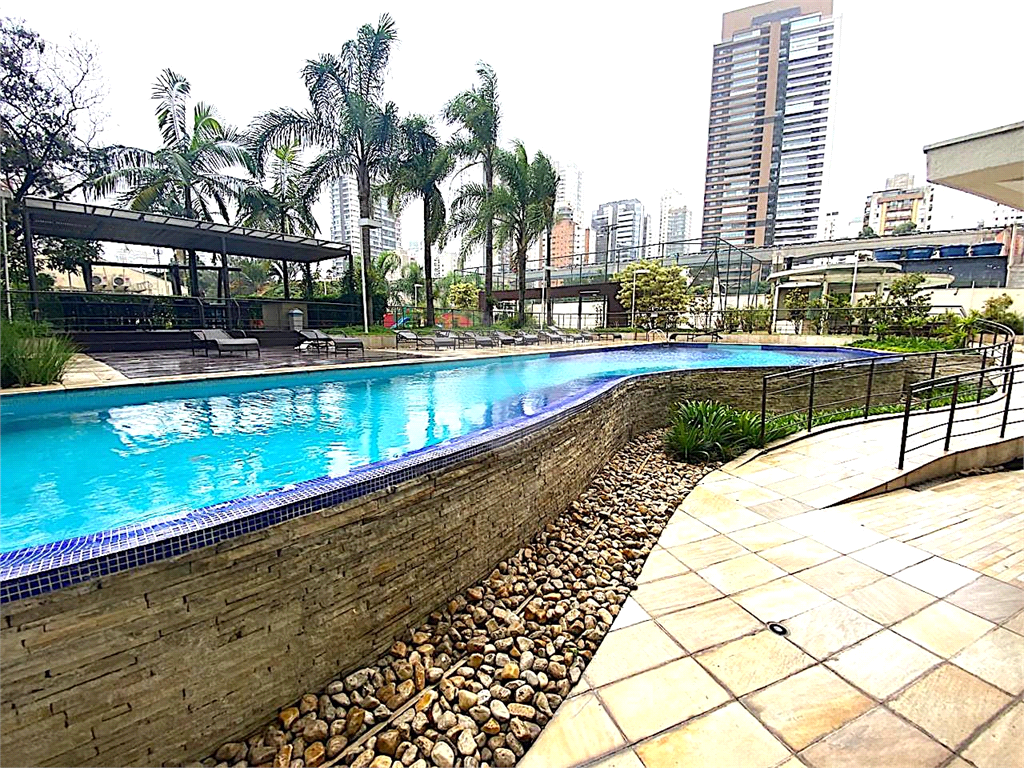 APARTAMENTO em CAMPO BELO