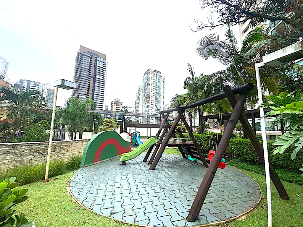 APARTAMENTO em CAMPO BELO