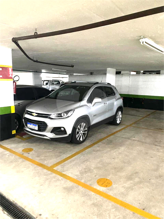 APARTAMENTO em CAMPO BELO