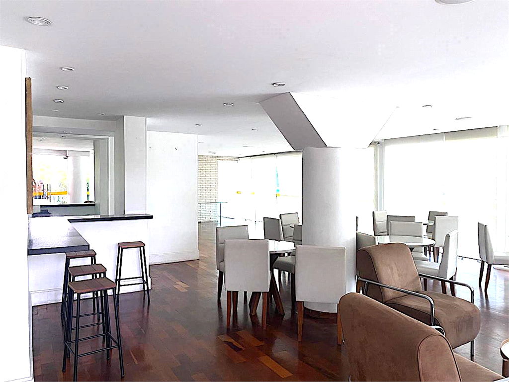 APARTAMENTO em CAMPO BELO