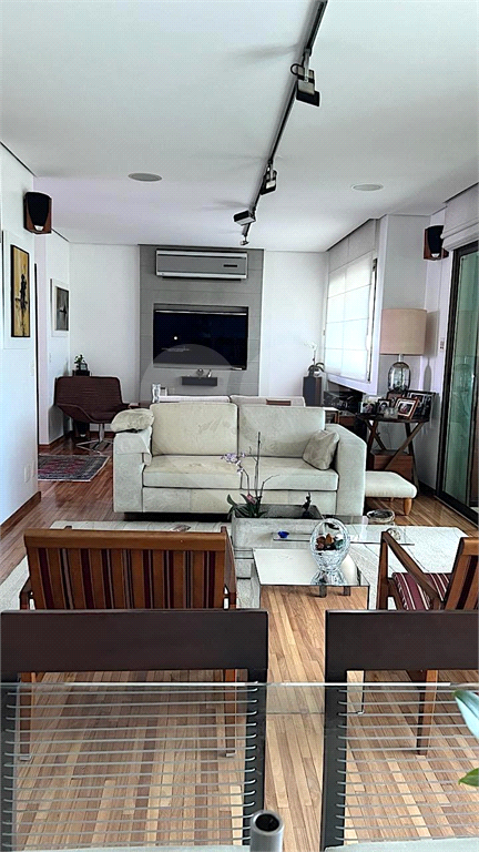 APARTAMENTO em CAMPO BELO