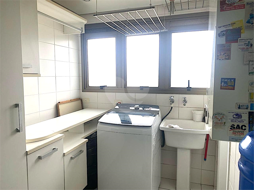 APARTAMENTO em CAMPO BELO