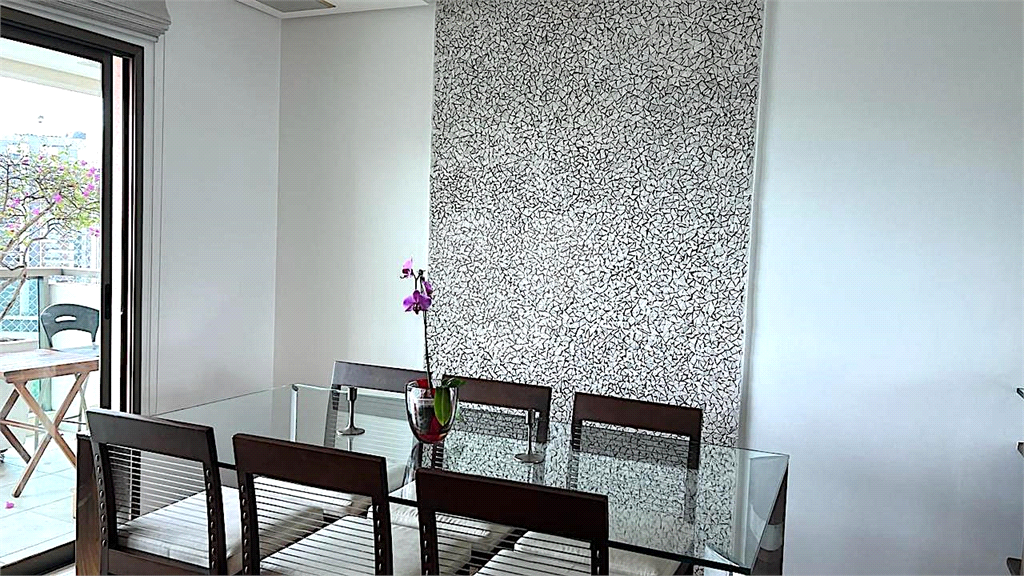 APARTAMENTO em CAMPO BELO