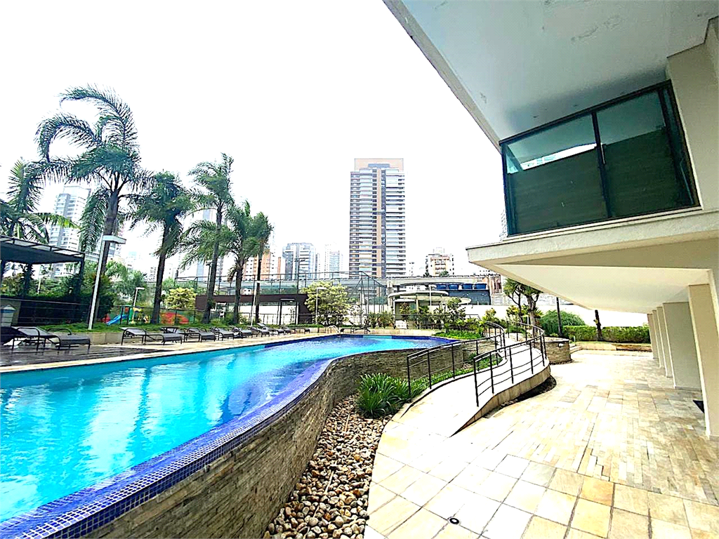 APARTAMENTO em CAMPO BELO