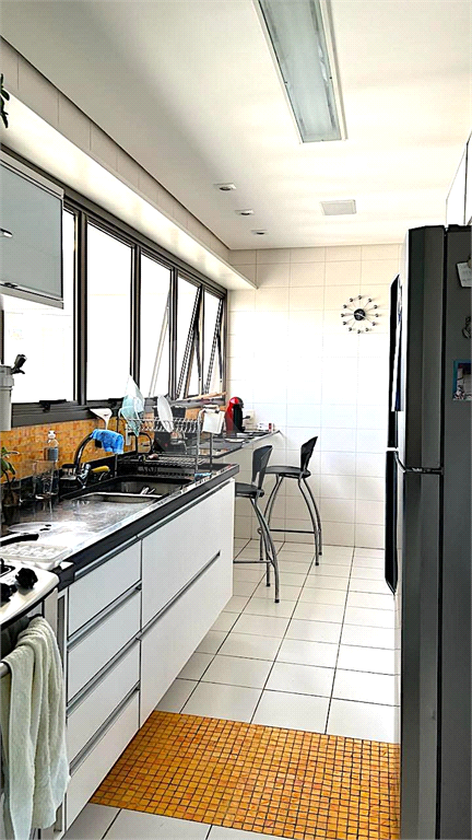 APARTAMENTO em CAMPO BELO