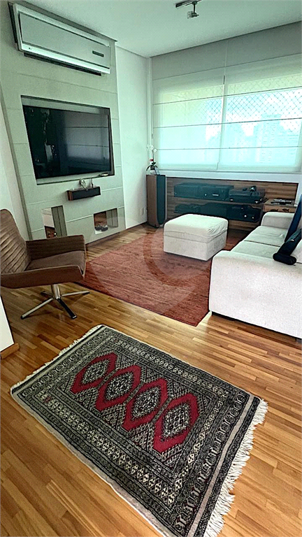 APARTAMENTO em CAMPO BELO