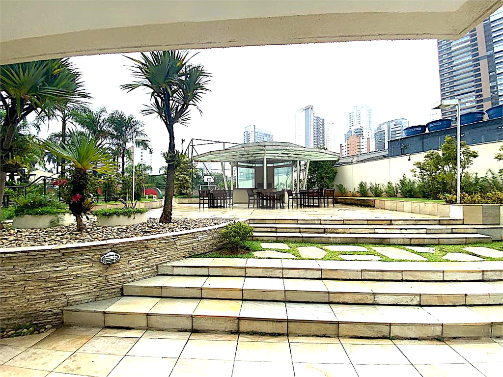 APARTAMENTO em CAMPO BELO