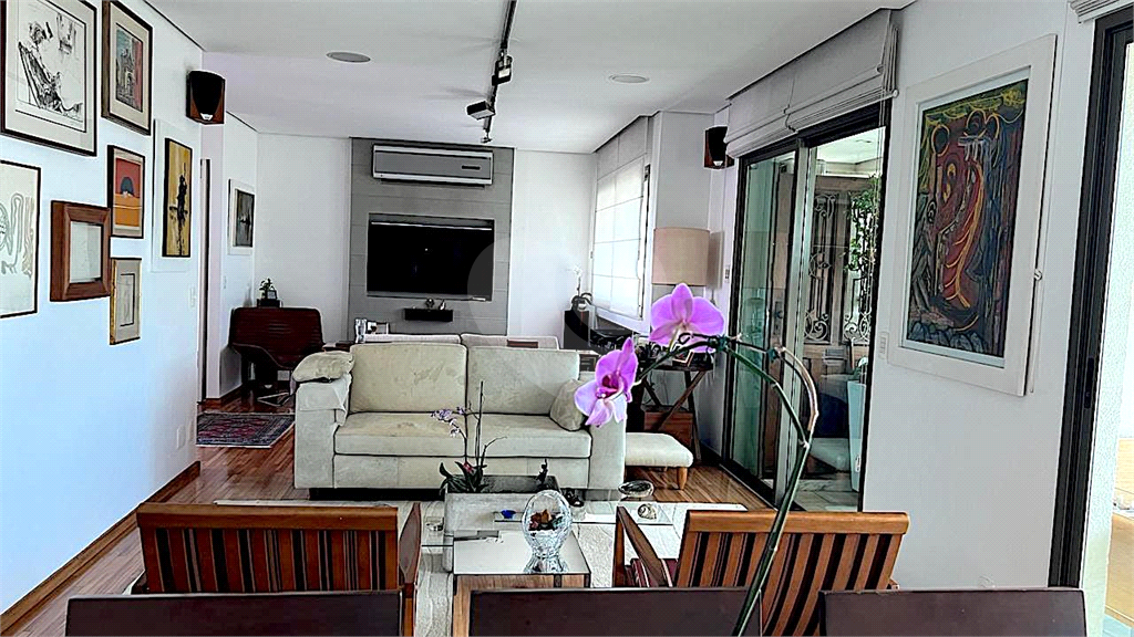 APARTAMENTO em CAMPO BELO
