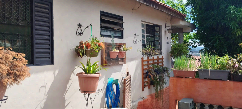 Casa à venda com 2 quartos, 100m² - Foto 1