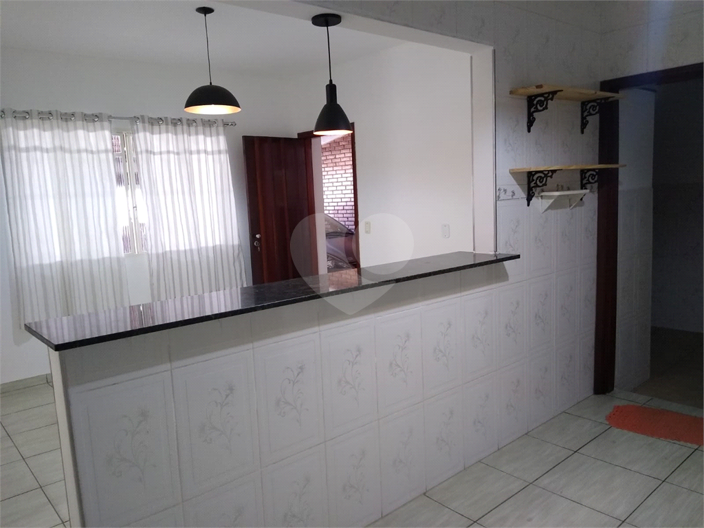 Casa à venda e aluguel com 3 quartos, 150m² - Foto 1