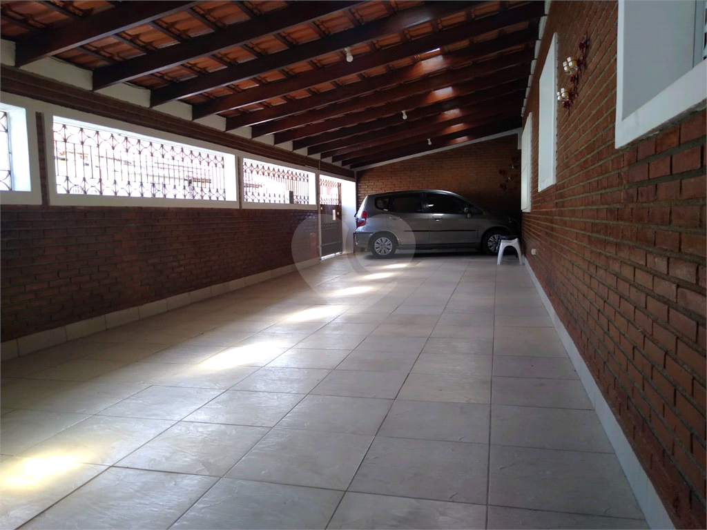 Casa à venda e aluguel com 3 quartos, 150m² - Foto 2