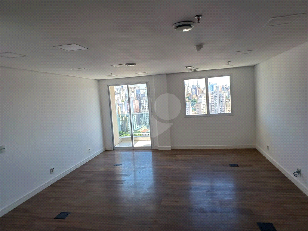 Sala Comercial ao lado da Estação São Joaquim - Avenida da Liberdade - Liber Office
