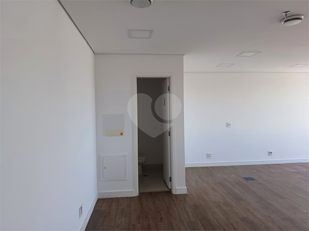 Sala Comercial ao lado da Estação São Joaquim - Avenida da Liberdade - Liber Office