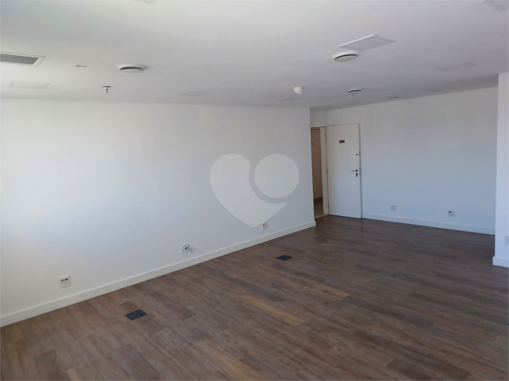 Sala Comercial ao lado da Estação São Joaquim - Avenida da Liberdade - Liber Office