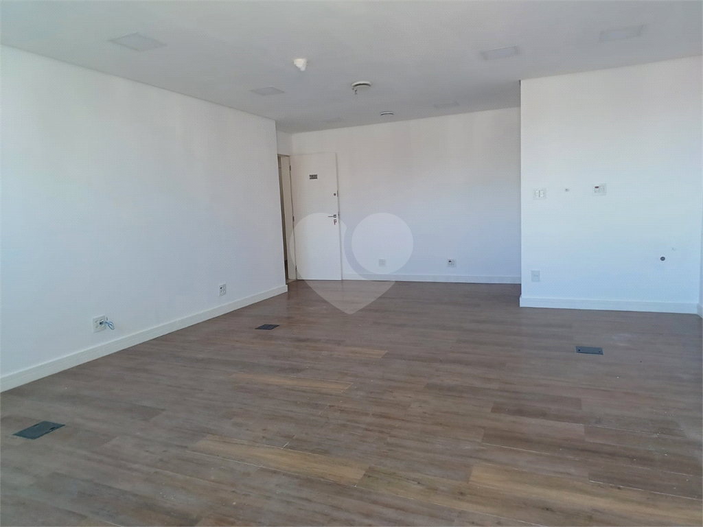 Sala Comercial ao lado da Estação São Joaquim - Avenida da Liberdade - Liber Office