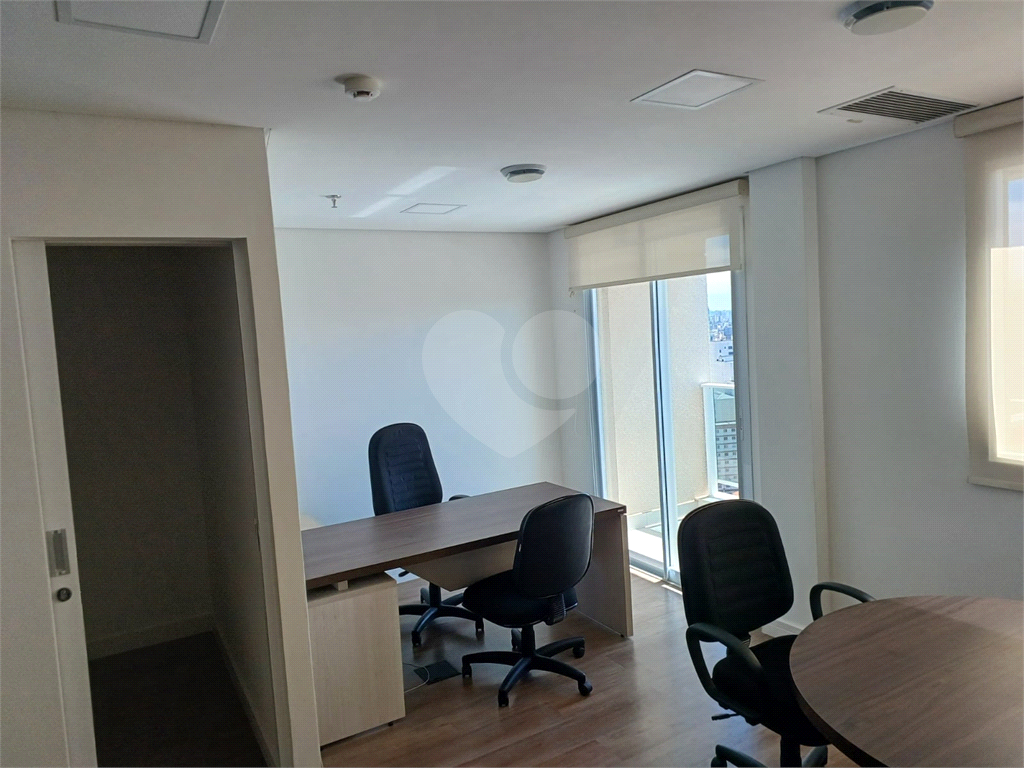 Sala Comercial ao lado da Estação São Joaquim - Avenida da Liberdade - Liber Office