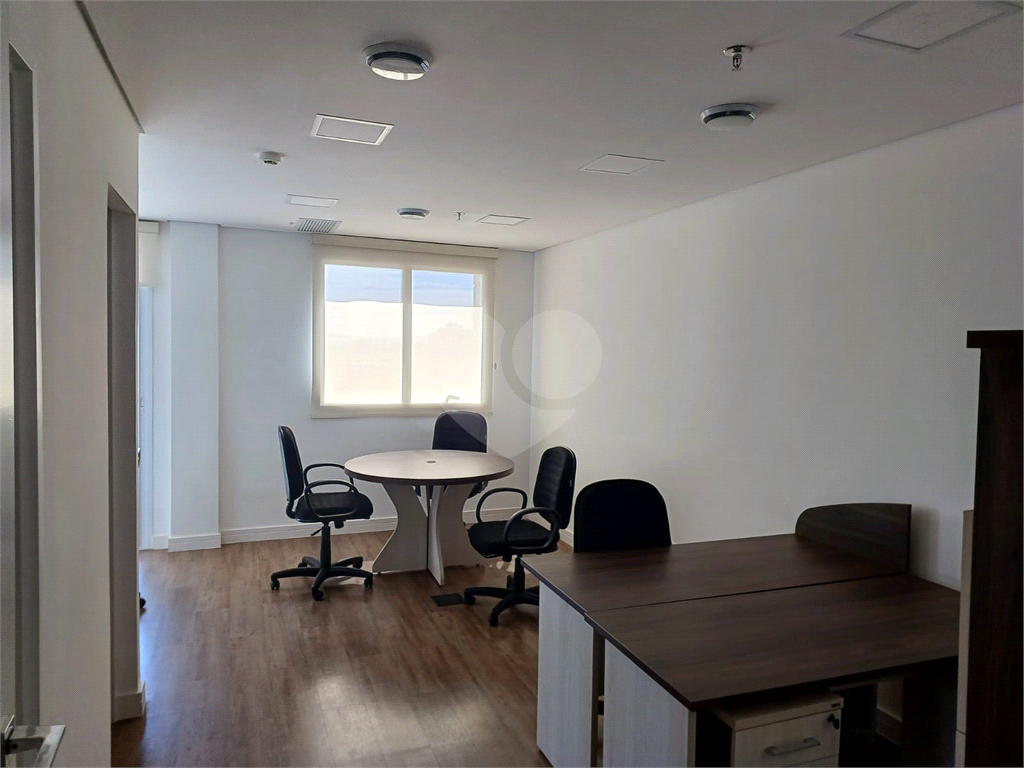 Sala Comercial ao lado da Estação São Joaquim - Avenida da Liberdade - Liber Office