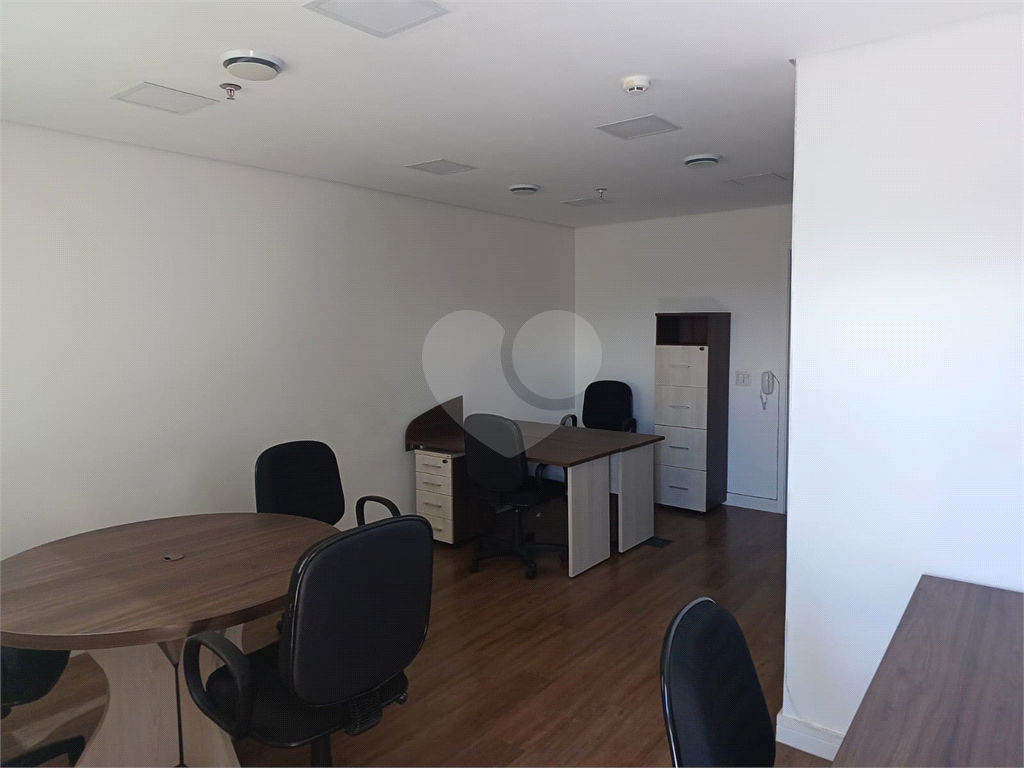 Sala Comercial ao lado da Estação São Joaquim - Avenida da Liberdade - Liber Office
