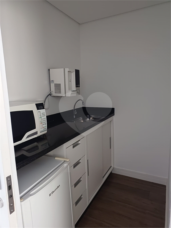 Sala Comercial ao lado da Estação São Joaquim - Avenida da Liberdade - Liber Office