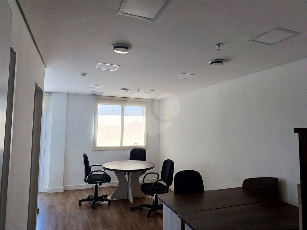 Sala Comercial ao lado da Estação São Joaquim - Avenida da Liberdade - Liber Office