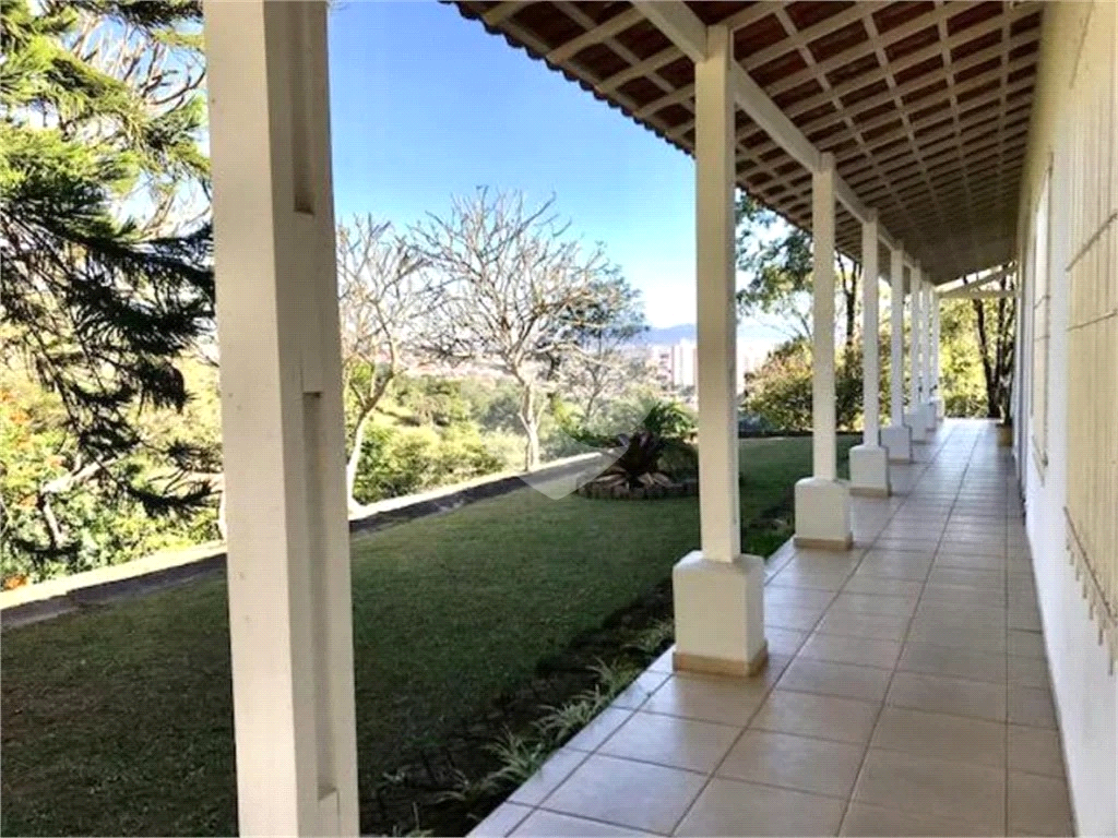Chácara à venda com 4 quartos, 754m² - Foto 35
