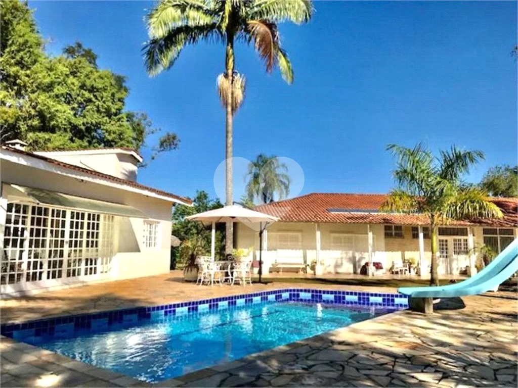 Chácara à venda com 4 quartos, 754m² - Foto 1