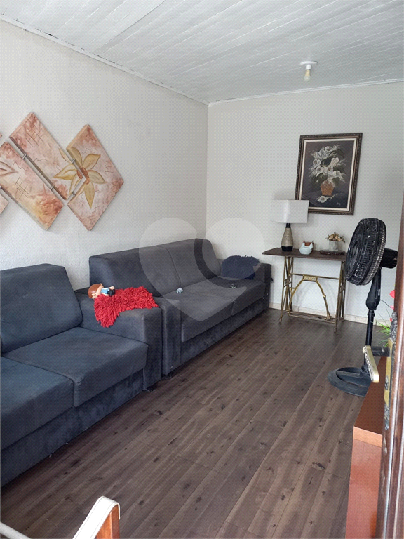 Casa à venda com 3 quartos, 100m² - Foto 1